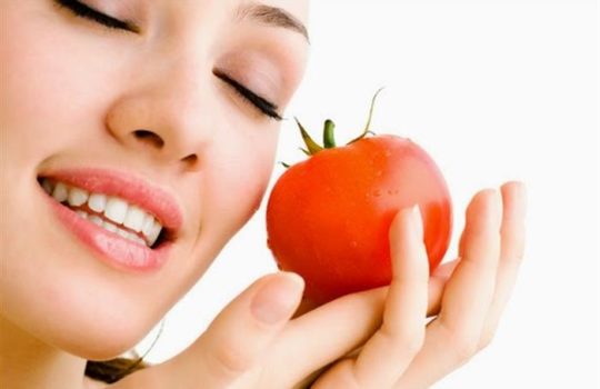 Cara Memutihkan Kulit Menggunakan Sayur Tomat
